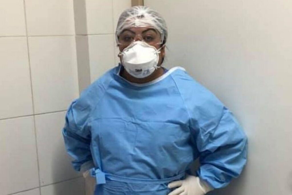 Lidiane criou ‘mão’ com luvas e água quente para confortar pacientes com covid-19