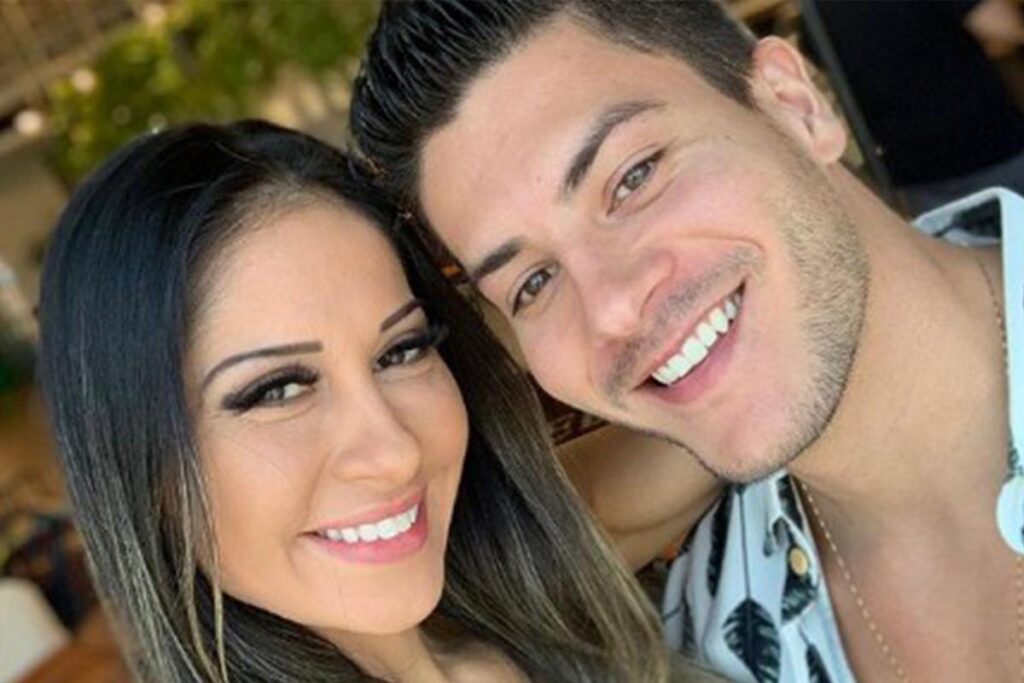 Mayra Cardi comemora aniversário de Arthur Aguiar com declaração