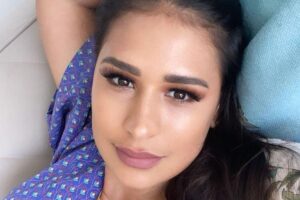 Simone volta ao Brasil com a família