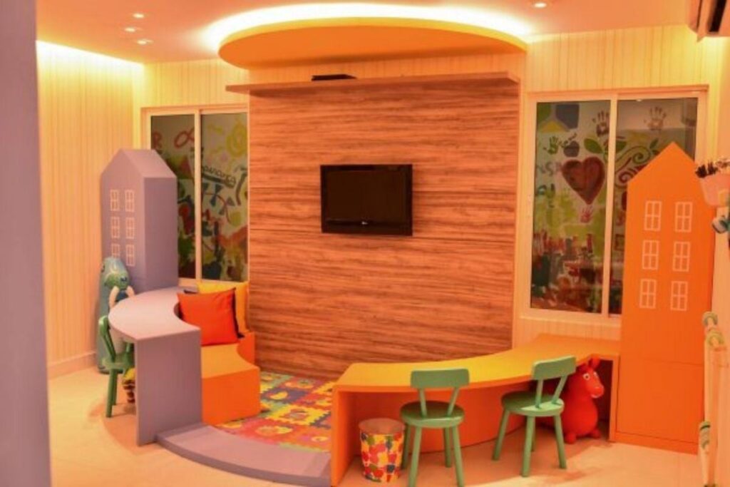 Arquiteta constrói casas para ajudar crianças necessitadas