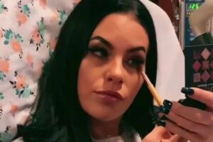 A grávida fez uma maquiagem completa mesmo com 10 centímetros de dilatação