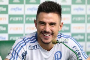 Jogador do palmeiras, Willian mostra como é recebido em casa pelo filho com Síndrome de Down