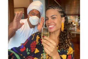 A música de Carlinhos Brown ‘Amor I love you’ foi escrita para Clara Buarque