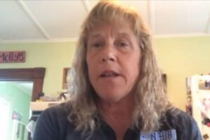 Mulher de 57 anos dá à luz segundo filho