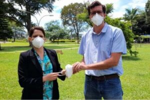 Nova máscara que inativa o vírus da Covid-19 é criada por pesquisadores brasileiros