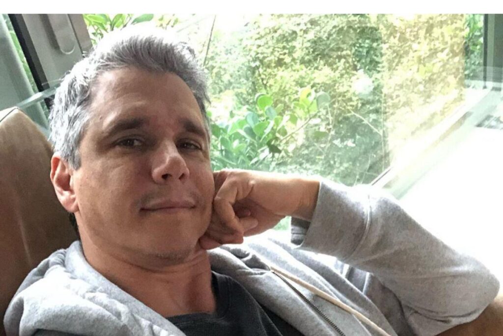 Márcio Garcia mostra filho de 6 anos fazendo flexões em academia