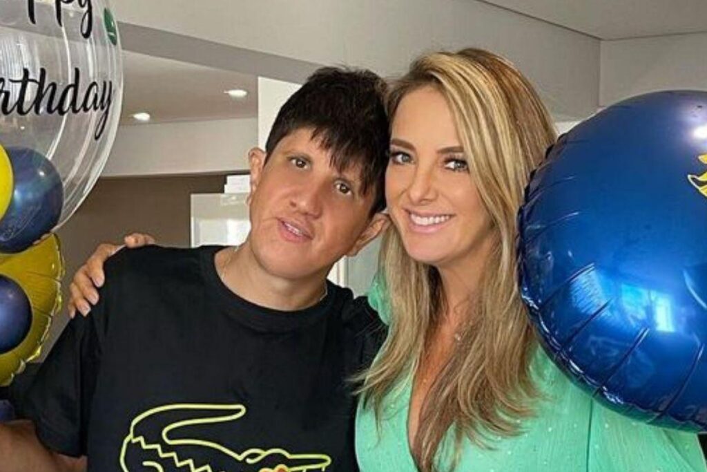 Ticiane Pinheiro comemora aniversário do irmão com festa em família