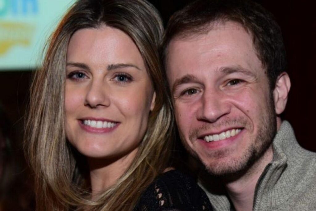 Tiago Leifert e Daiana Garbin comemoram 6 meses da filha com direito a bolo temático