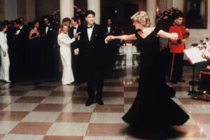 John Travolta contou como foi dançar com a Princesa Diana na Casa Branca
