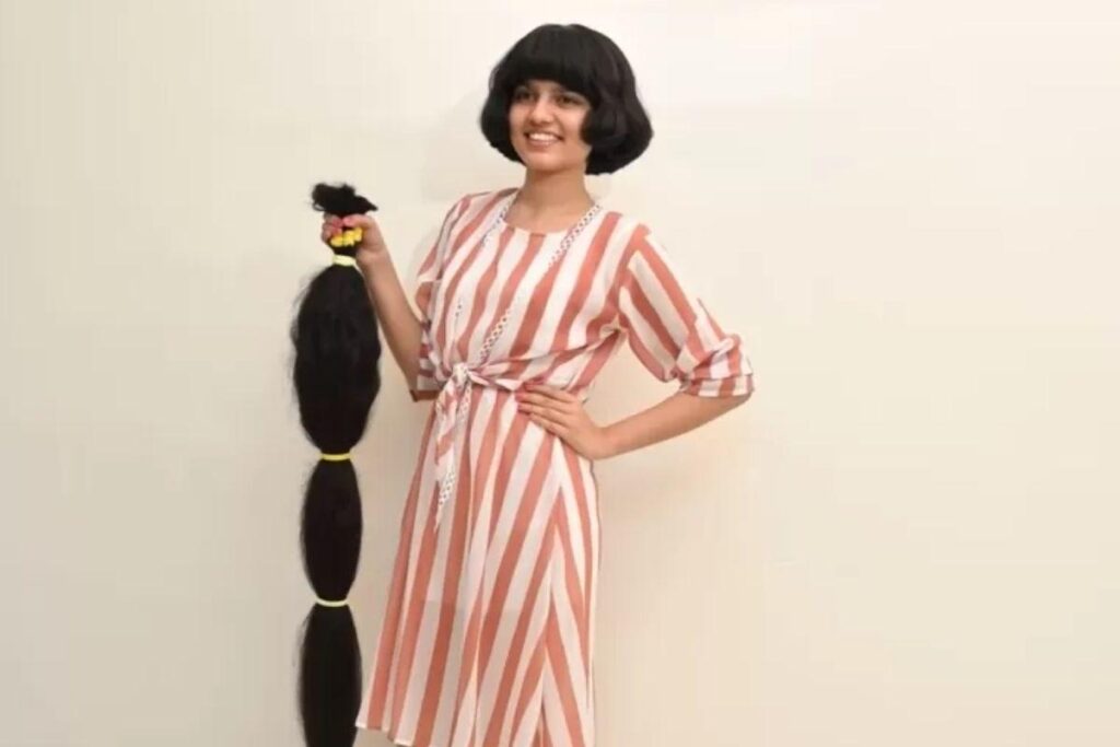 Jovem corta cabelo recordista para expôr em museu