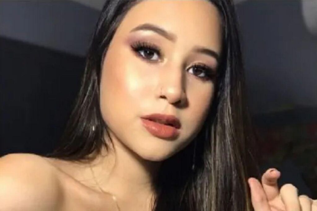 Aymee deu à luz sozinha no banho