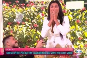 Pocah é pedida em casamento ao vivo