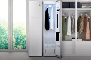 Armário que passa e limpa as roupas