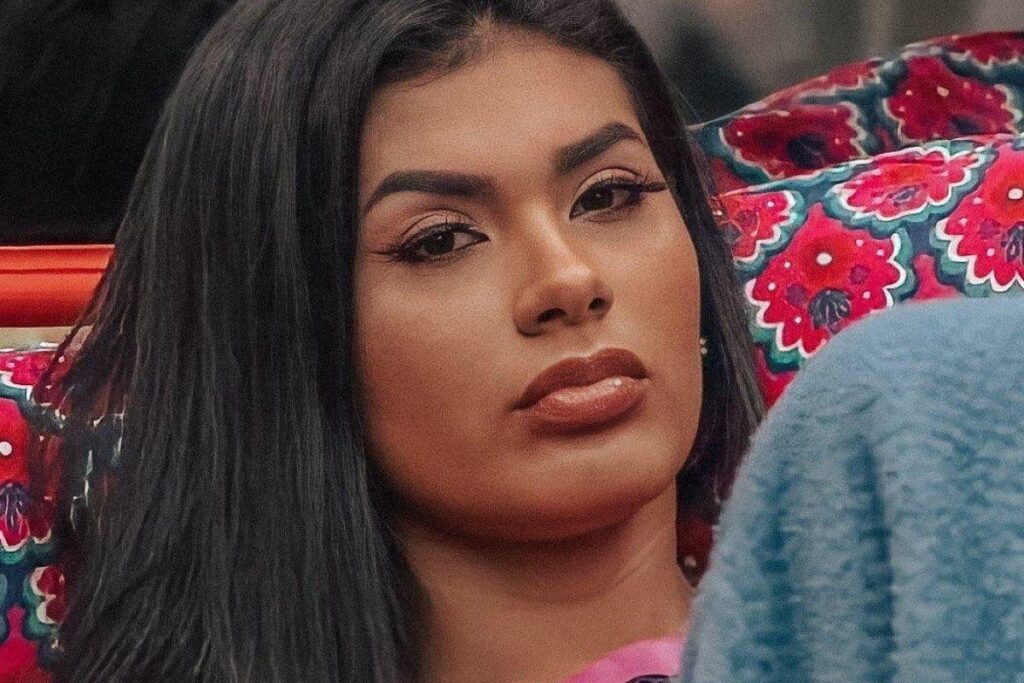 Perfil de Pocah expõe racismo contra filha dela no Insta