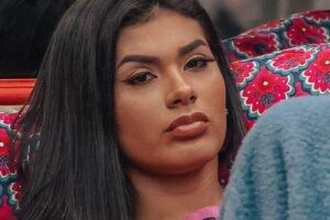 Perfil de Pocah expõe racismo contra filha dela no Insta