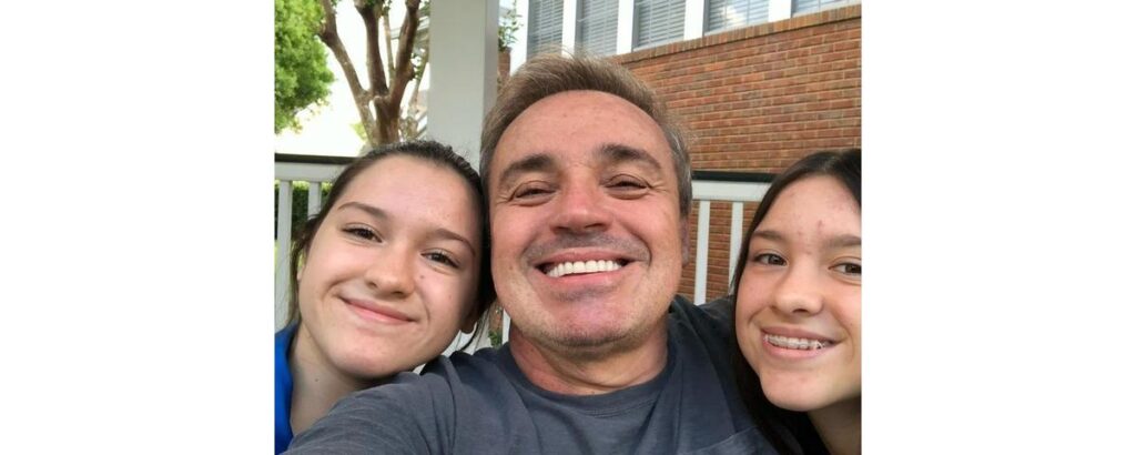 Marina e Sofia, de 17 anos, fizeram uma homenagem ao pai, Gugu Liberato