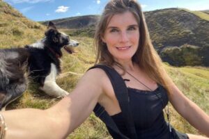 Mãe amamenta por 15 anos e faz parto sozinha