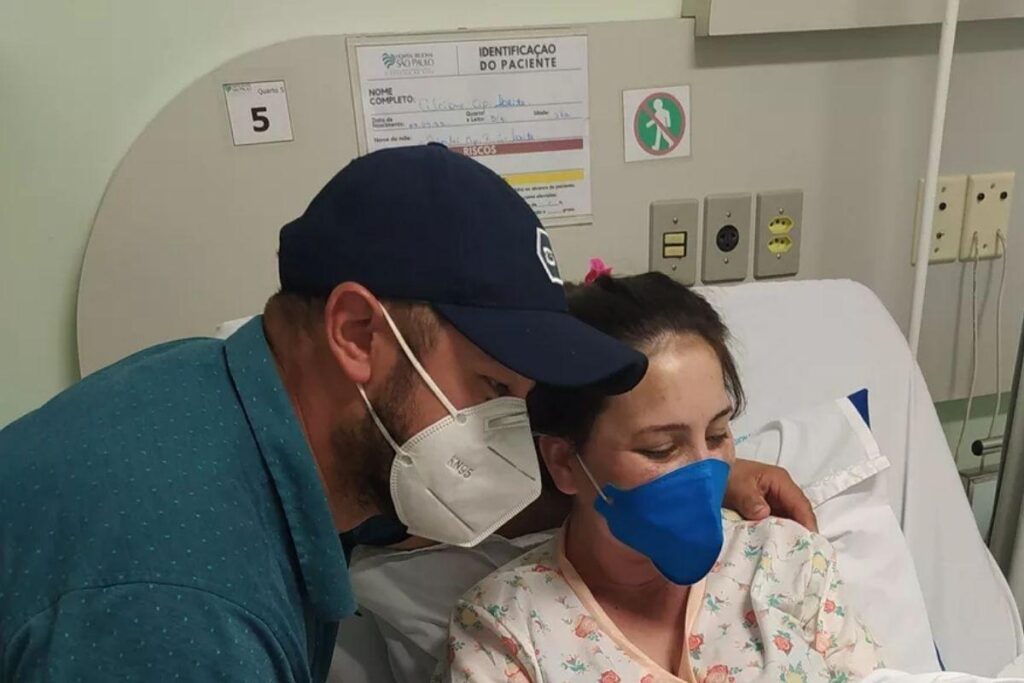 Mãe dá à luz bebê de quase 5kg em parto natural