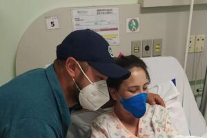 Mãe dá à luz bebê de quase 5kg em parto natural