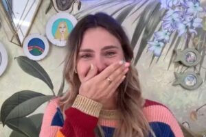 Carolina Dieckmann chora ao ver recado da avó no ‘É de Casa’