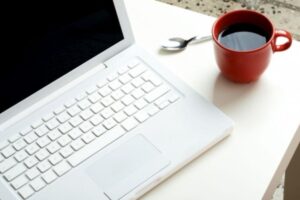 Home office também precisa de rotina e se arrumar é um hábito fundamental para melhorar a produtividade