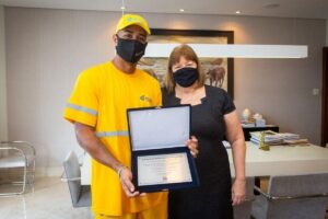 Alex Sandro ganhou uma homenagem após salvar a vida de um bebê