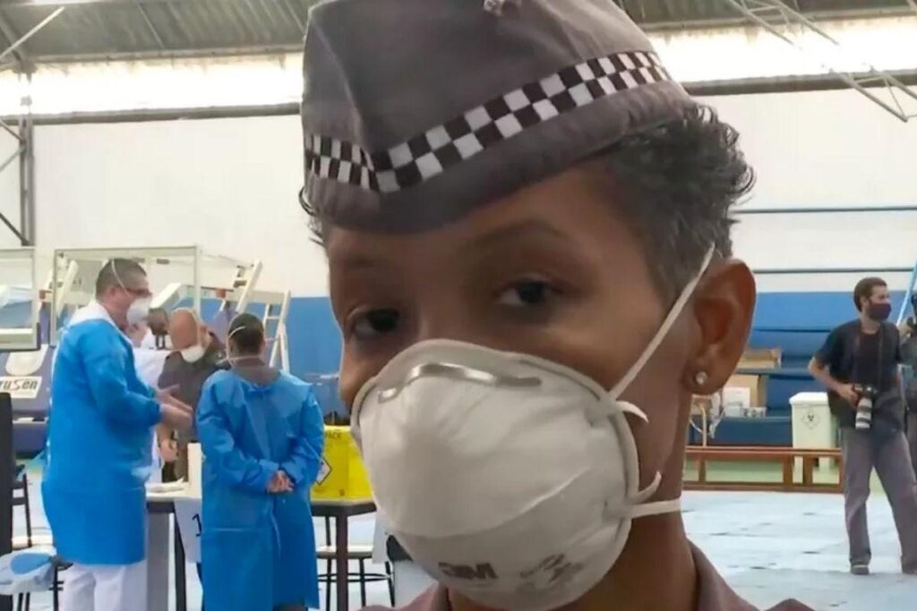 A tenente foi a primeira policial a tomar a vacina da covid-19 em São Paulo