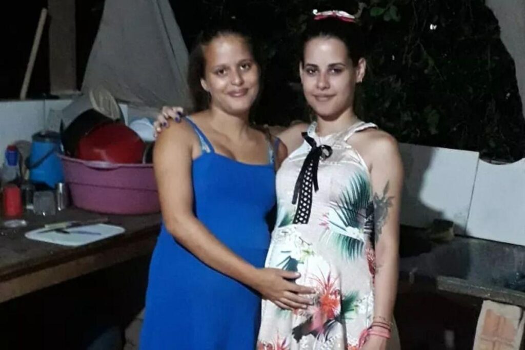 As irmãs deram à luz com apenas 45 minutos de diferença