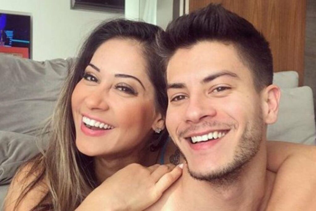 Mayra Cardi contou em live que terminou com Arthur Aguiar pela 2º vez