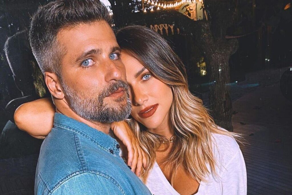 Giovanna Ewbank posta fotos com Titi e se declara