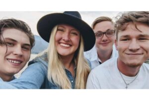 Mãe adota três adolescentes para salvá-los do abandono