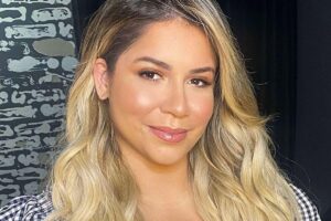 Marília Mendonça vai fazer live ao lado de mãe e irmão