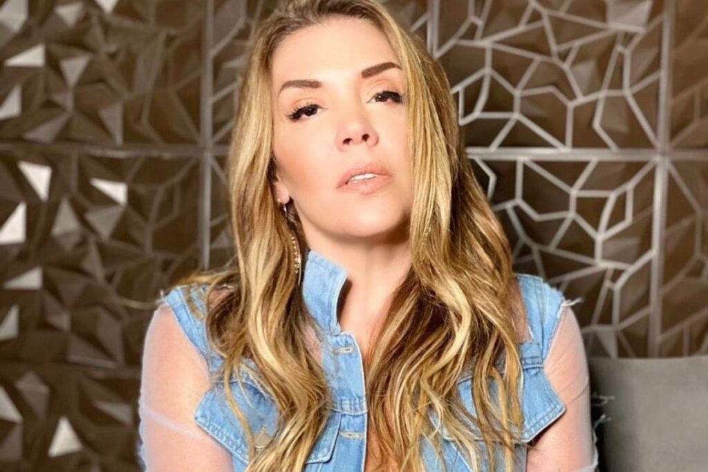 Simony faz homenagem à filha no aniversário de 18 anos