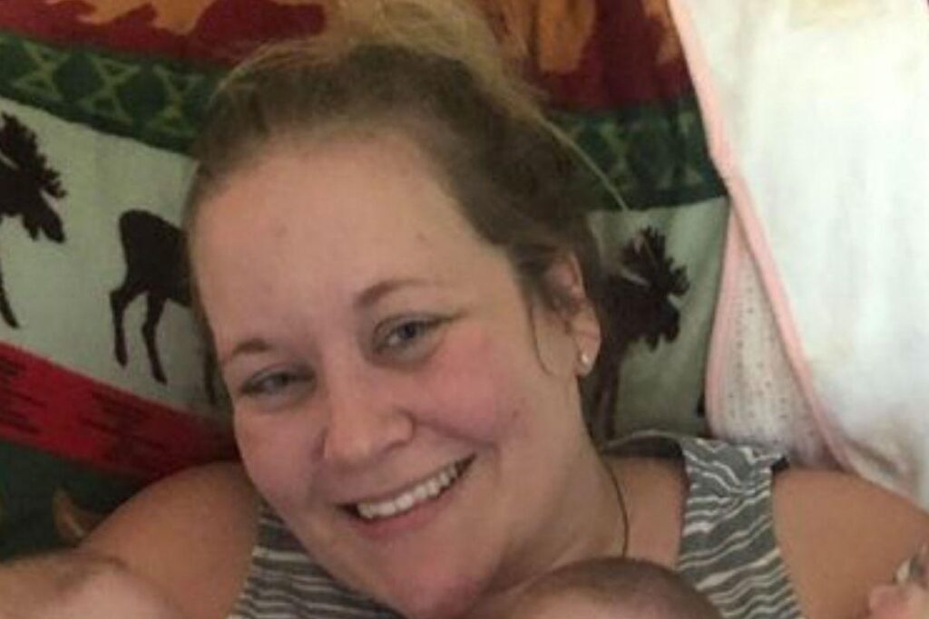 Mãe dá à luz trigêmeos em décadas diferentes após filhos  nascerem com intervalo de 5 dias