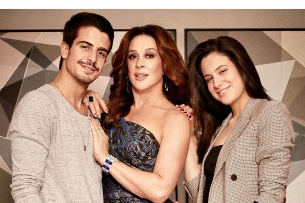 Claudia Raia e seus filhos