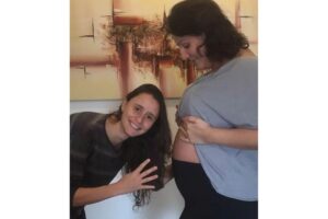 Casal de enfermeiras que precisaram adiar gravidez pela pandemia estão à espera de quadrigêmeos