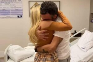 Viih Tube reencontra pai em hospital