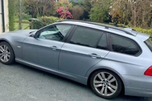 Mulher dá luz a bebê de 3,5 kg em carro a 90 km/h