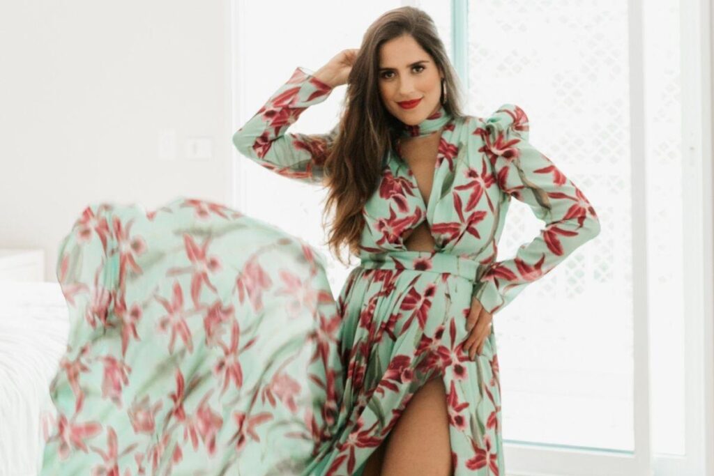 Camilla Camargo flagra momento de carinho entre os filhos