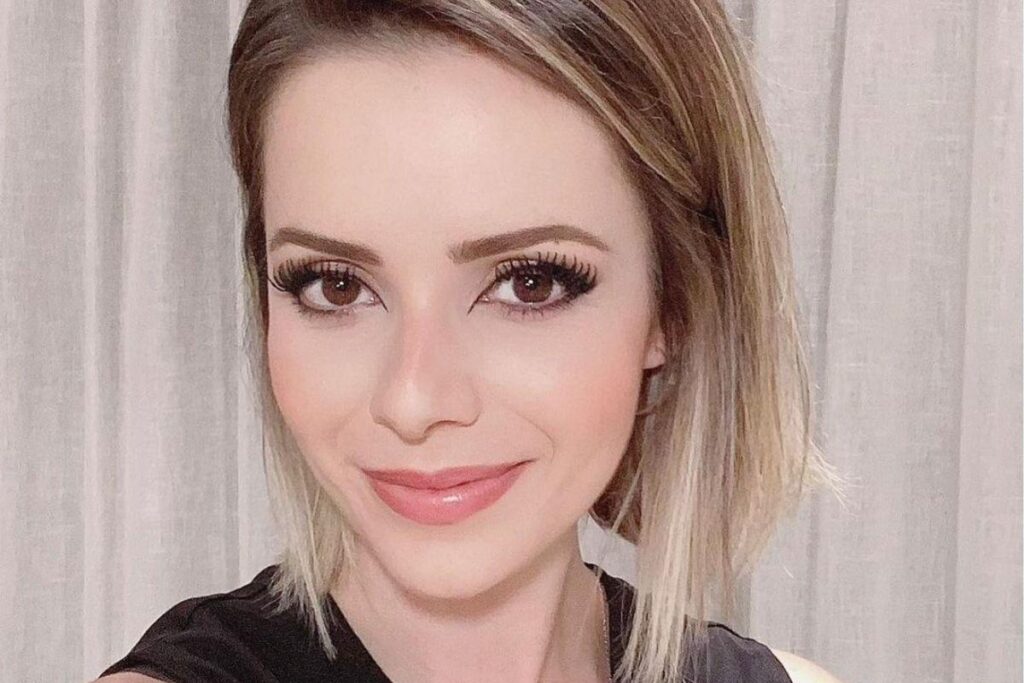 Sandy parabeniza a mãe, Noely, e semelhança impressiona