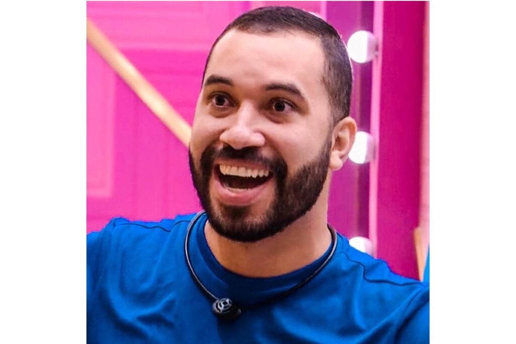 Gil e a mãe, Dona Jacira Santanna, em publicação do brother