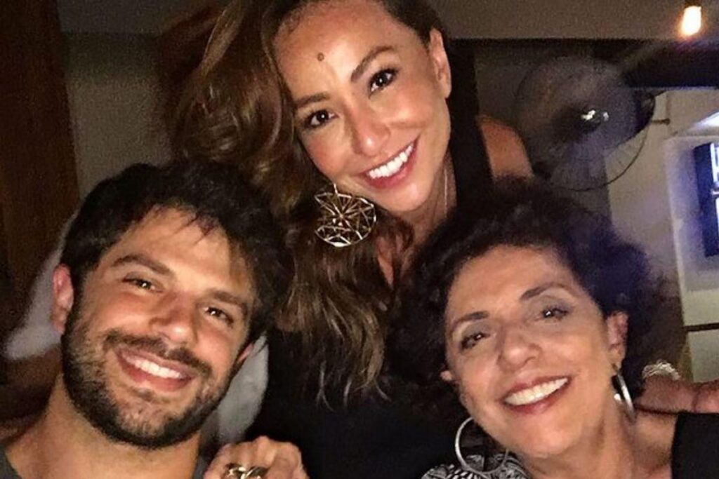 Sabrina Sato com Leda e Duda Nagle