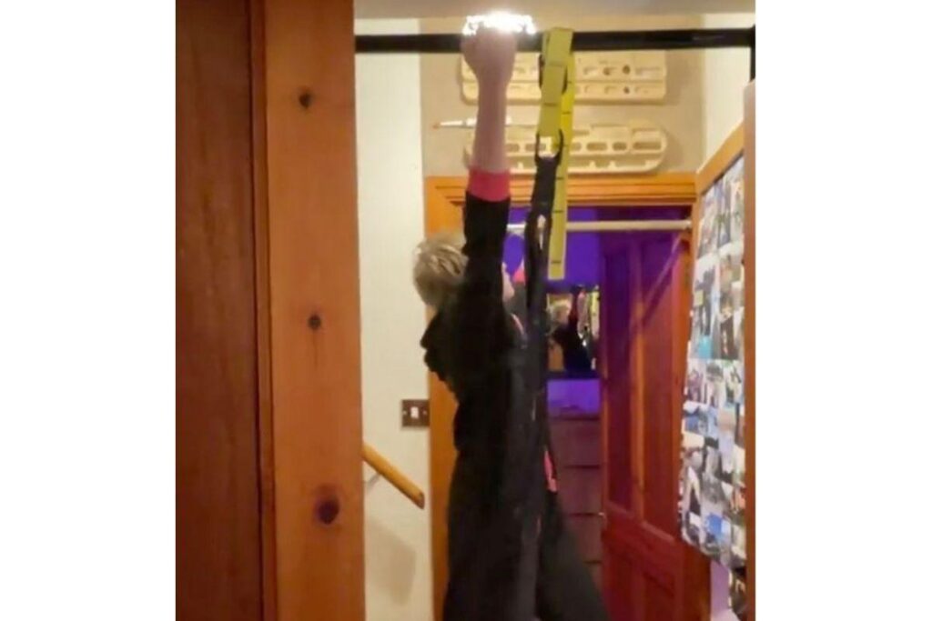 Eles sempre treinaram escalada e encontraram uma forma de continuar sem sair de casa