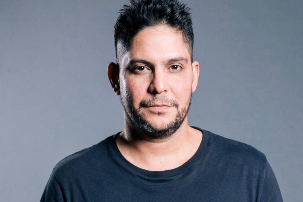 Jorge posta foto com esposa grávida