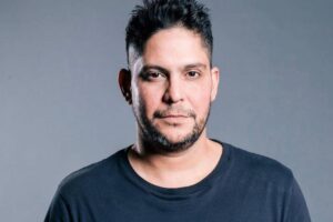 Jorge posta foto com esposa grávida