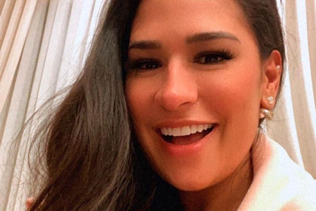 Simone mostra Zaya com roupa da Moschino avaliada em R$ 3 mil