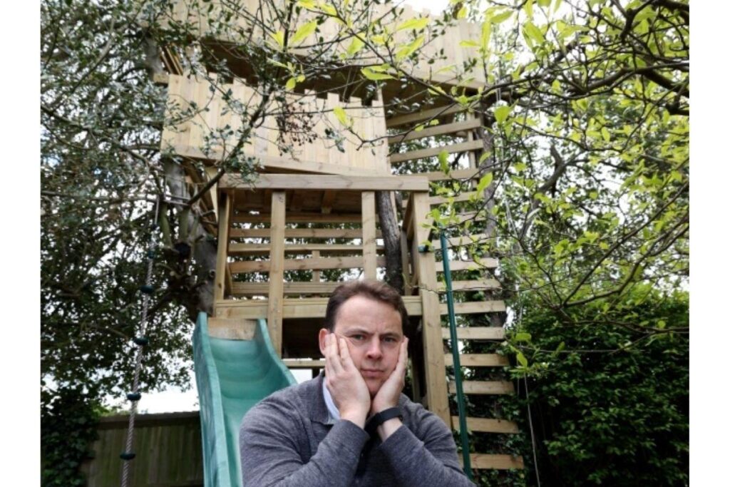 Pai constrói casa na àrvore e precisa demolir