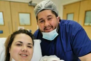 Bebê nasceu tão grande que dois médicos precisaram puxá-lo para sair da barriga