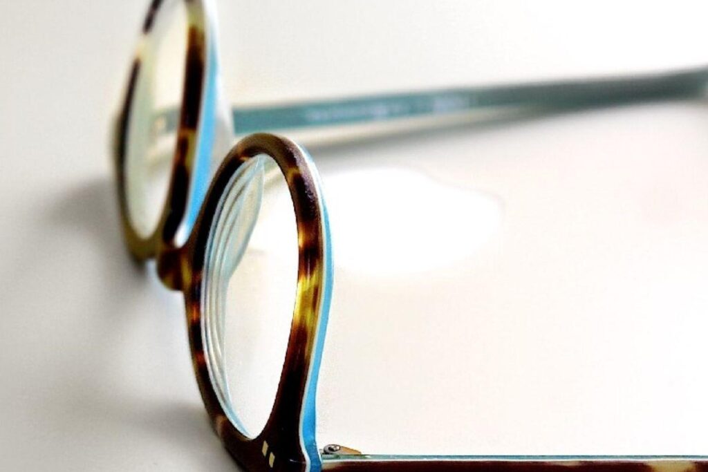 O uso de óculos pode corrigir os principais problemas de visão