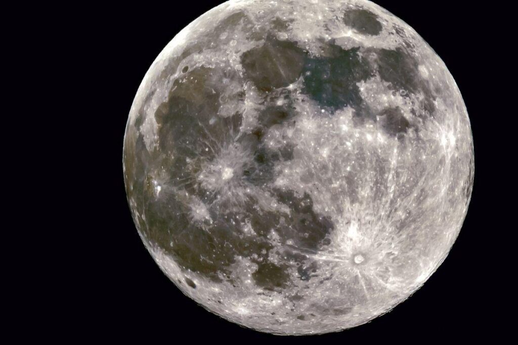 Eclipse e maior superlua do ano vão acontecer nesta semana: veja como observar